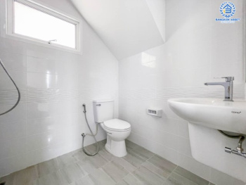 *****บ้านแฝดมือสองย่านปทุมธานี ม.เลคฟอเรสต์ ราชพฤกษ์ เนื้อที่มากถึง 38.2 ตร.ว. ฟังก์ชัน 3 ห้องนอน 2 ห้องน้ำ 2 ที่จอดรถ บ้านใหม่ ไม่เคยเข้าอยู่ วิวทะเลสาบ สภาพแวดล้อมดีมาก บนทำเลเชื่อมต่อถ.ราชพฤกษ์ ถ.345 ถ.ติวานนท์ ใกล้ทางด่วน "ศรีสมาน"